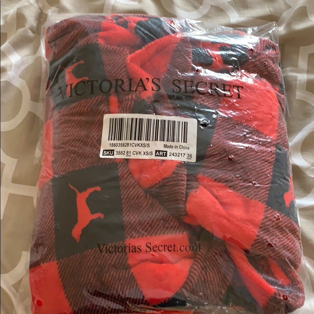 PINK ROBE - Picture 3 of 3